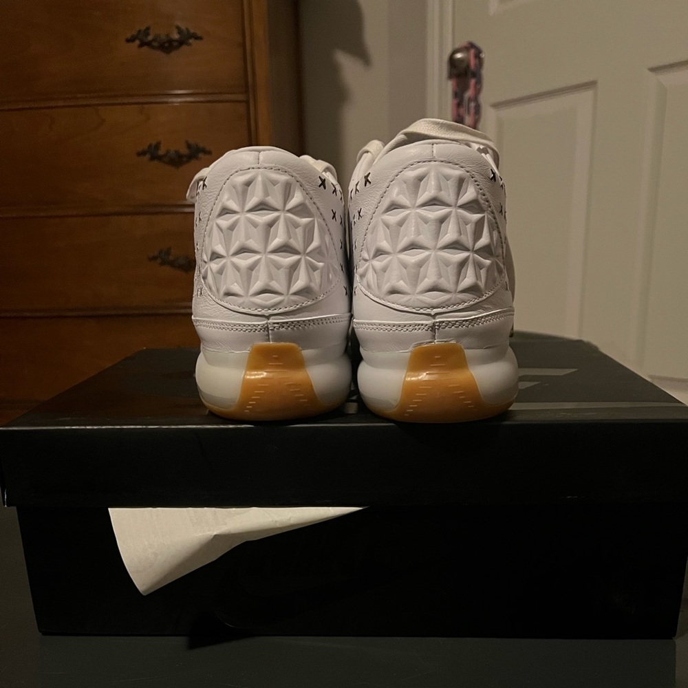 Kobe X Mid Ext - Picture 5 of 10